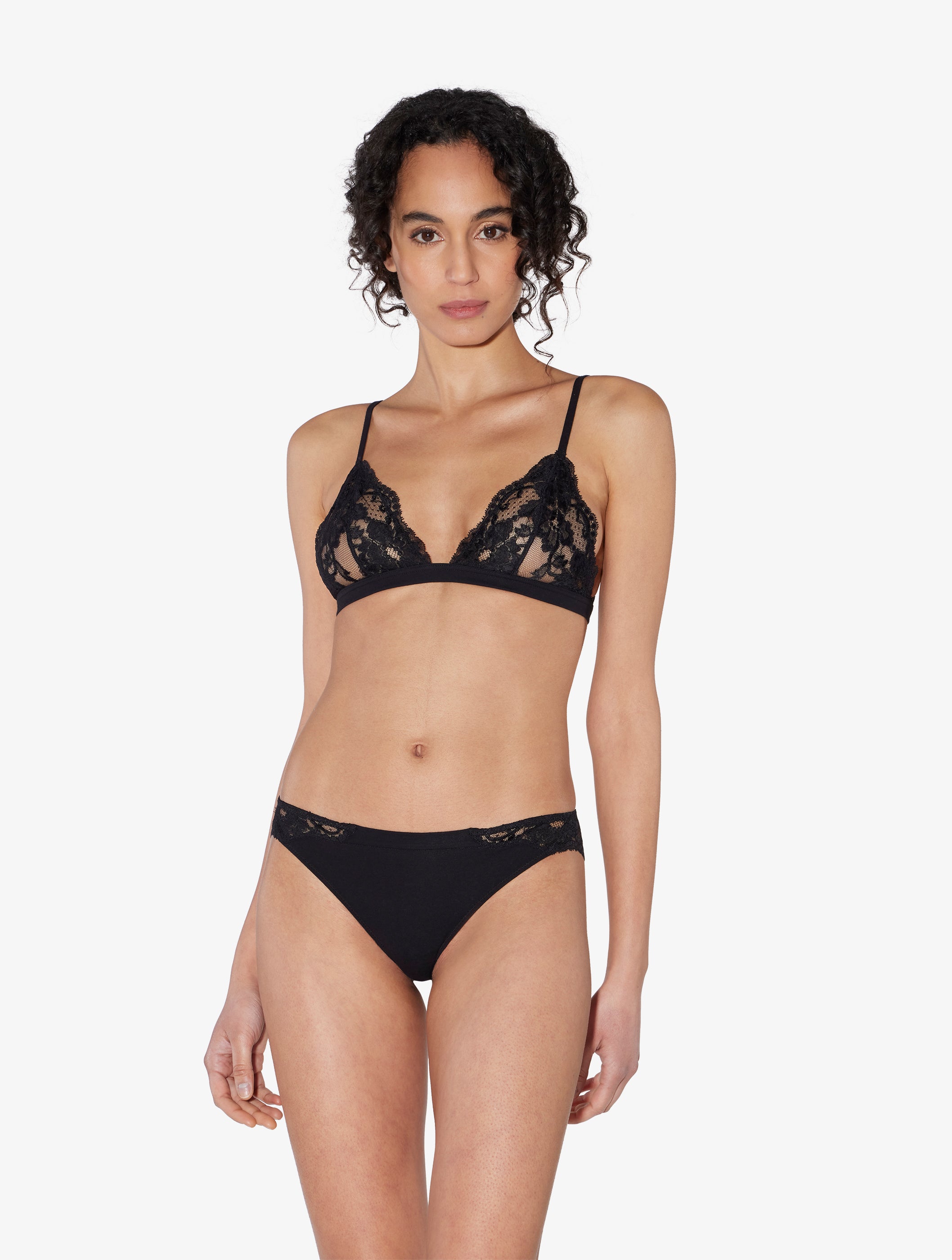 Tanga de algodón negro suave