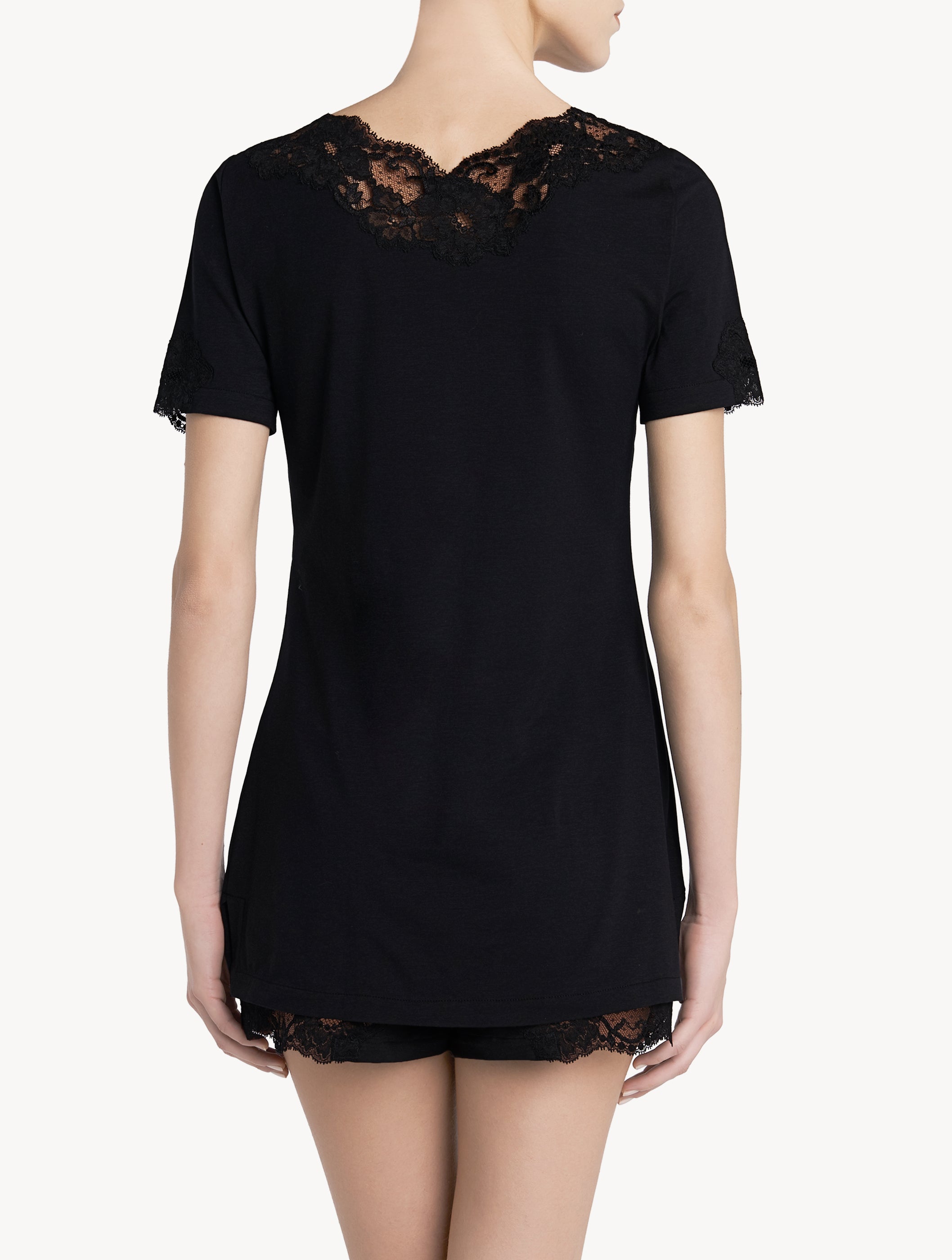 Geschmeidiges schwarzes Baumwoll-T-Shirt