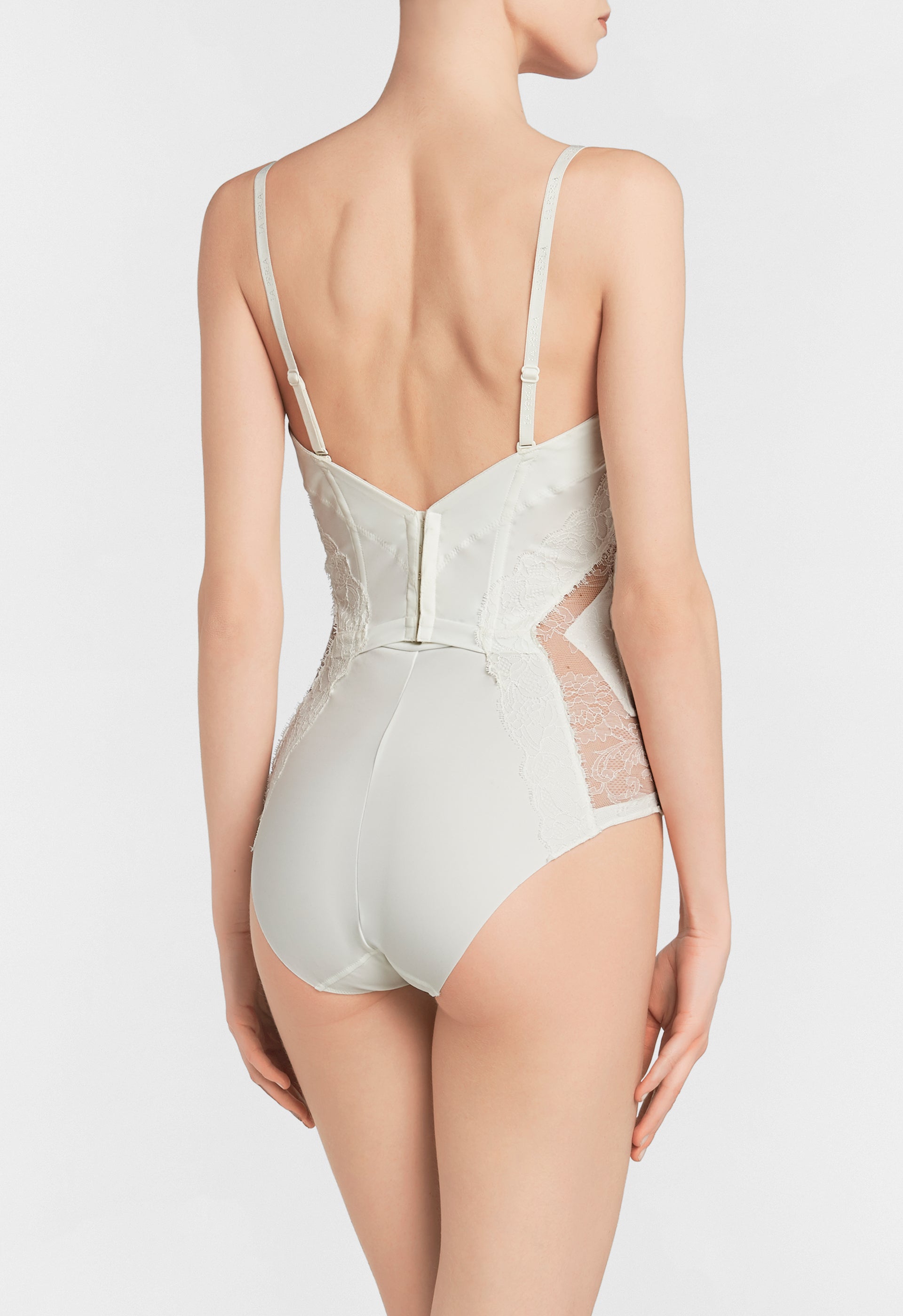 Shape Allure Body bianco con raffinati dettagli in pizzo Chantilly