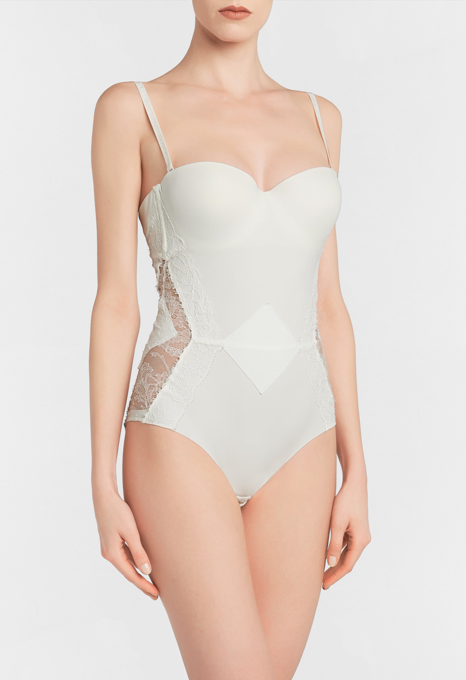 Shape Allure Body bianco con raffinati dettagli in pizzo Chantilly